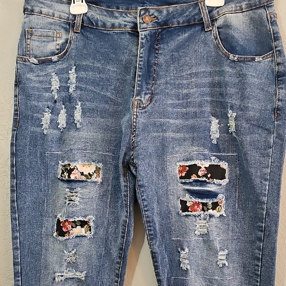 Patchwork Distressed Ankle Jeans With Painted Flo… - image 2